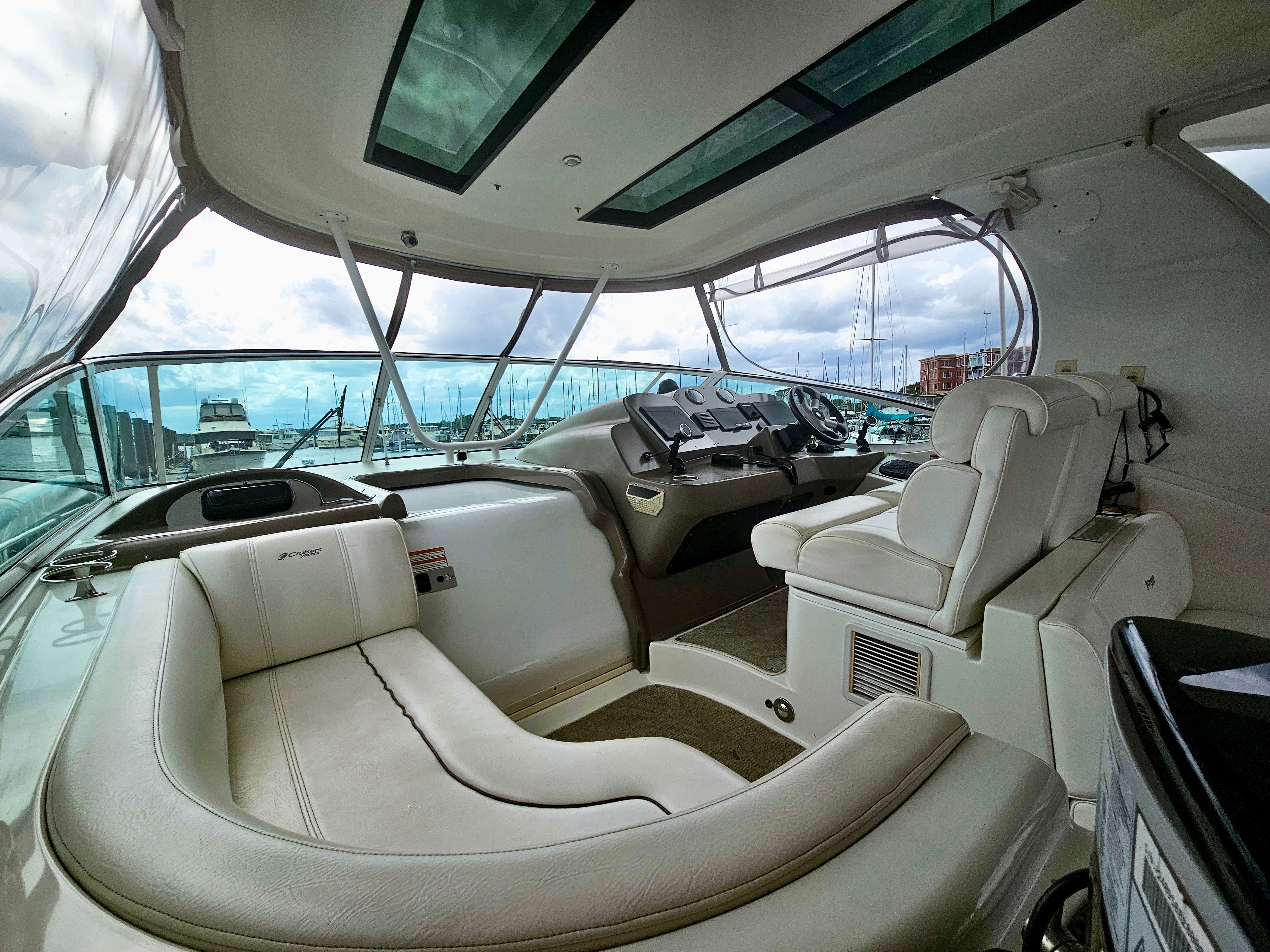 2008 Cruisers Yachts 455 Express Motoryacht - 6