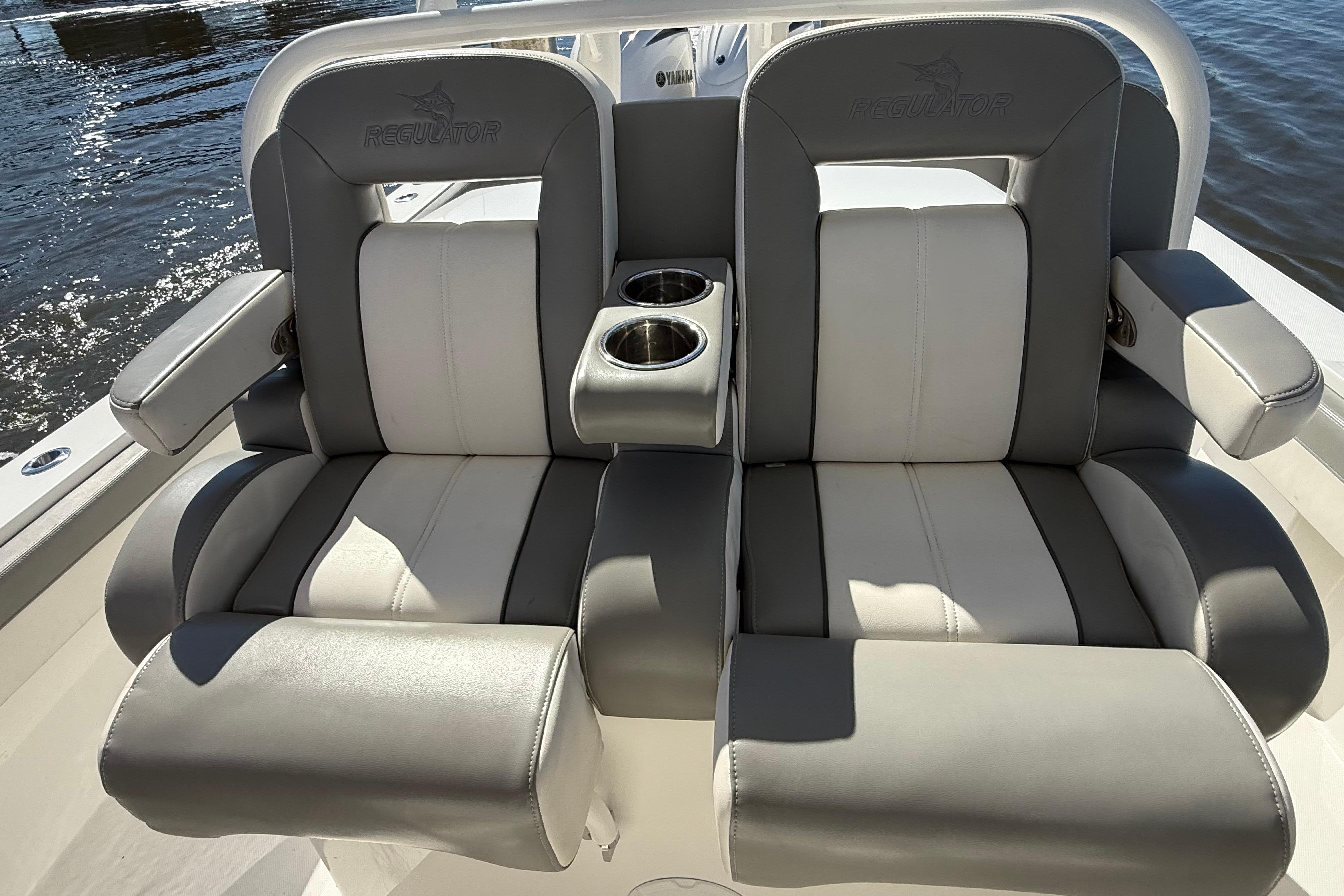 2022 Regulator 34 boat seats with cup holders, featuring gray and white upholstery.