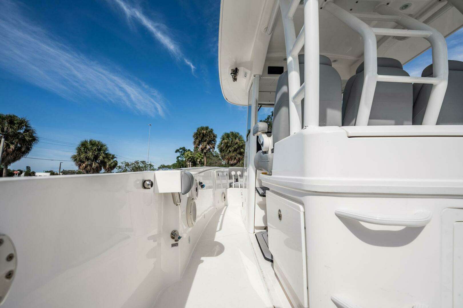 2021 Everglades 335 Center Console - Image 20