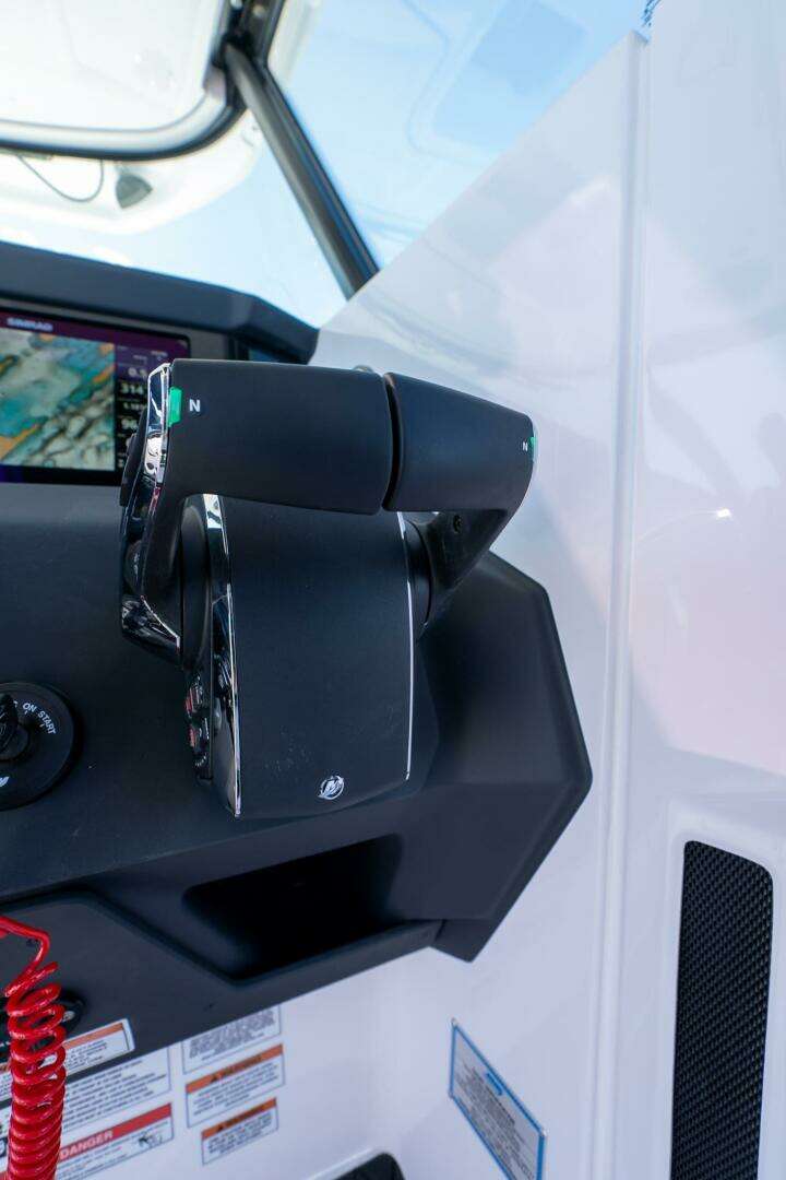 2025 Axopar CCX Center Console - Image 27