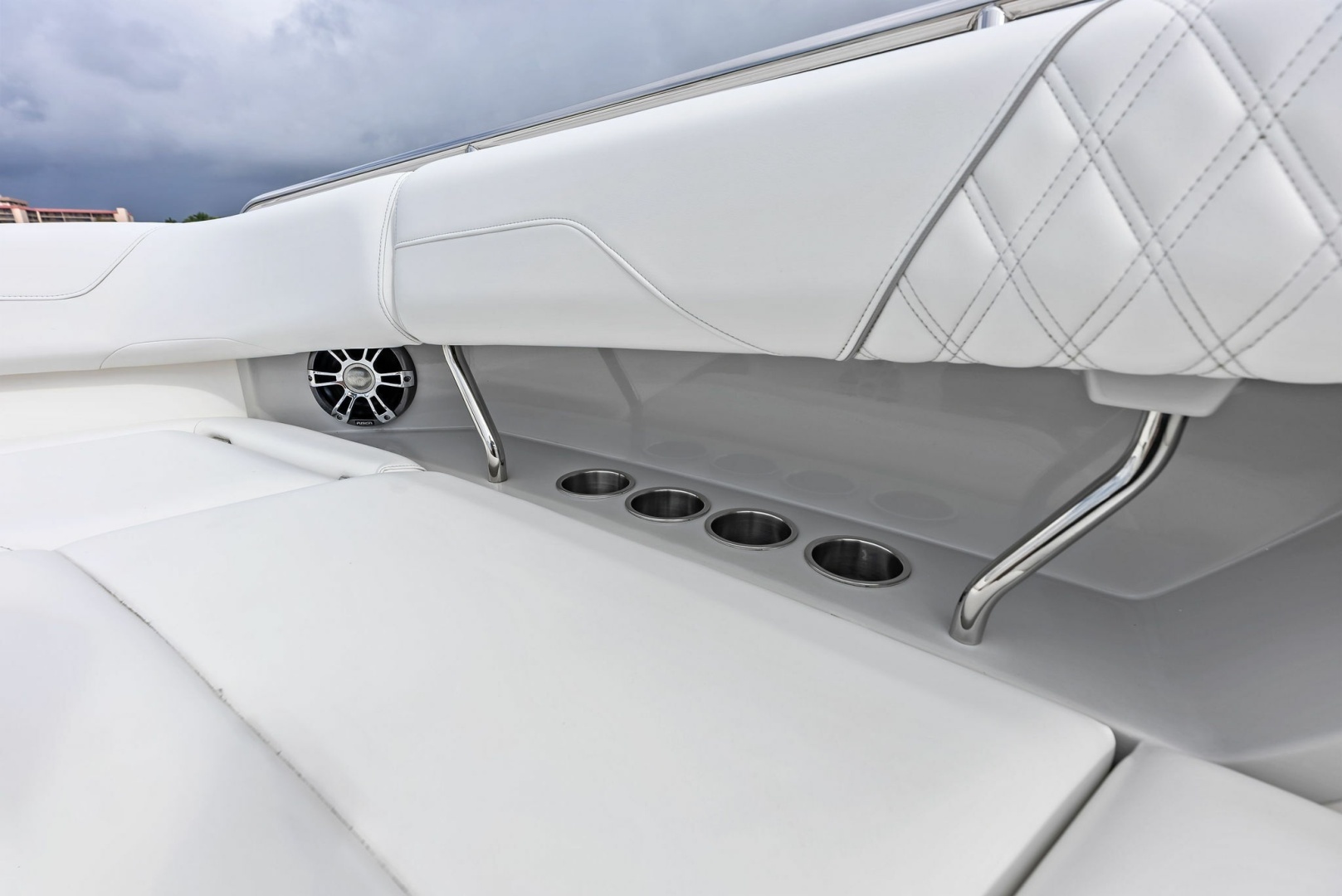 2022 Regal 33 SAV - Image 21