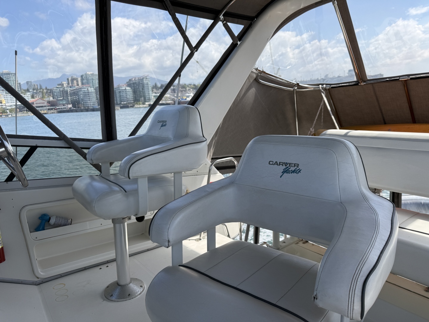 1996 Carver 370 Voyager - Image 45