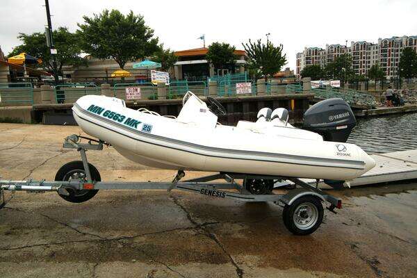 2022 Zodiac Yachtline 360 DL NEO