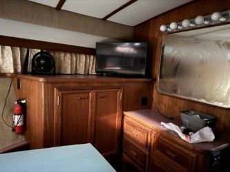 1986 Carver 42' Cockpit MY - 20