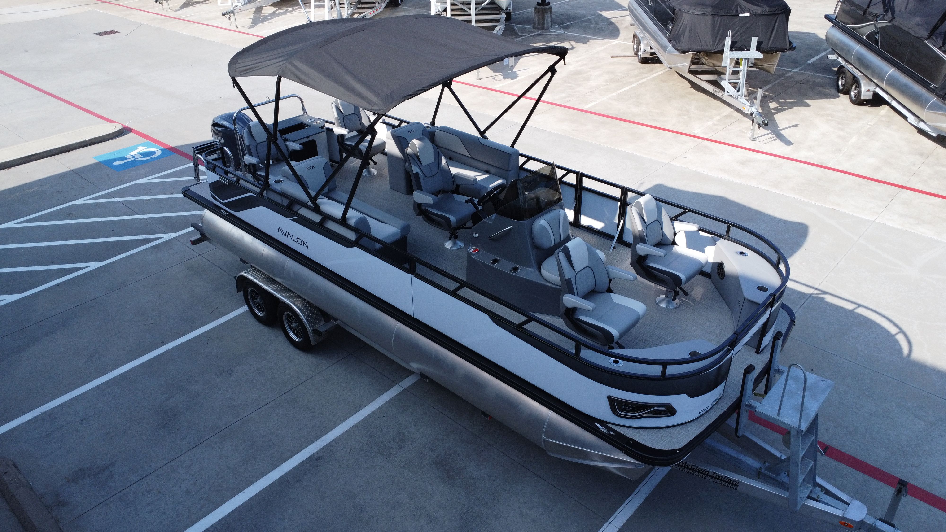 2025 Avalon Venture 85 Center Console Fish - 23' - 13