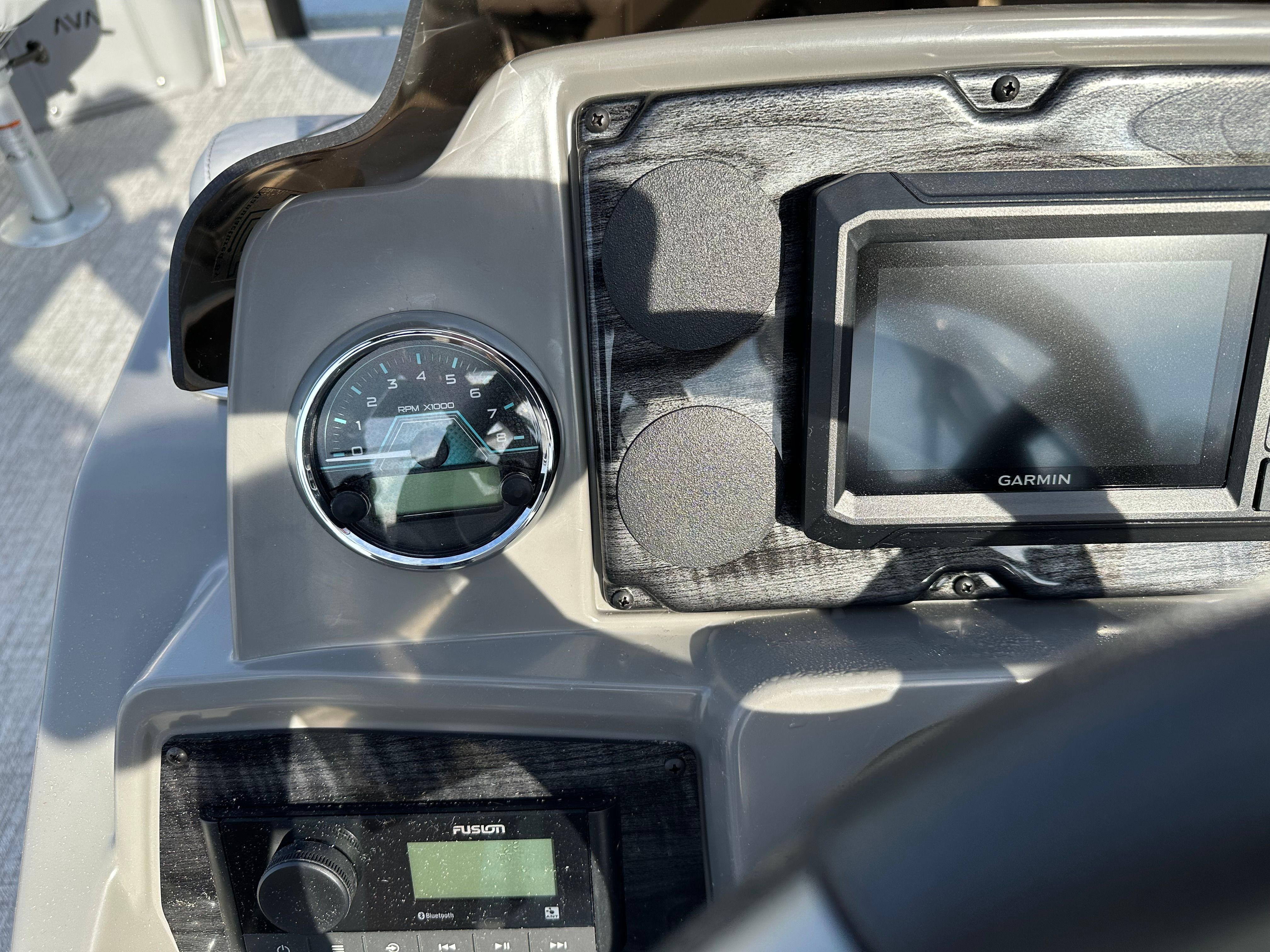 2026 Avalon Venture 85 Rear Fish - 21' - 22
