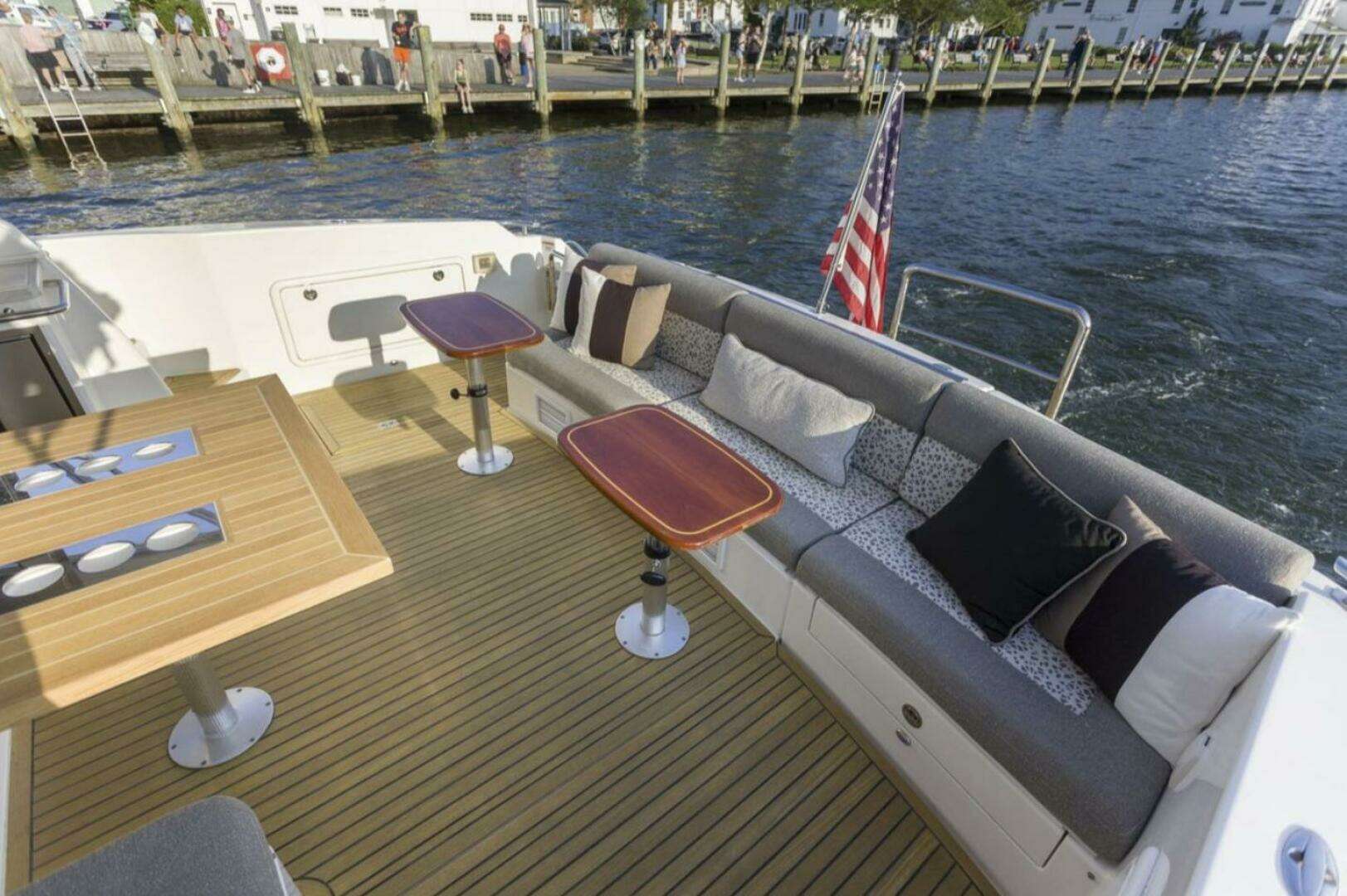 2016 Riviera 5000 Sport Yacht - Image 11