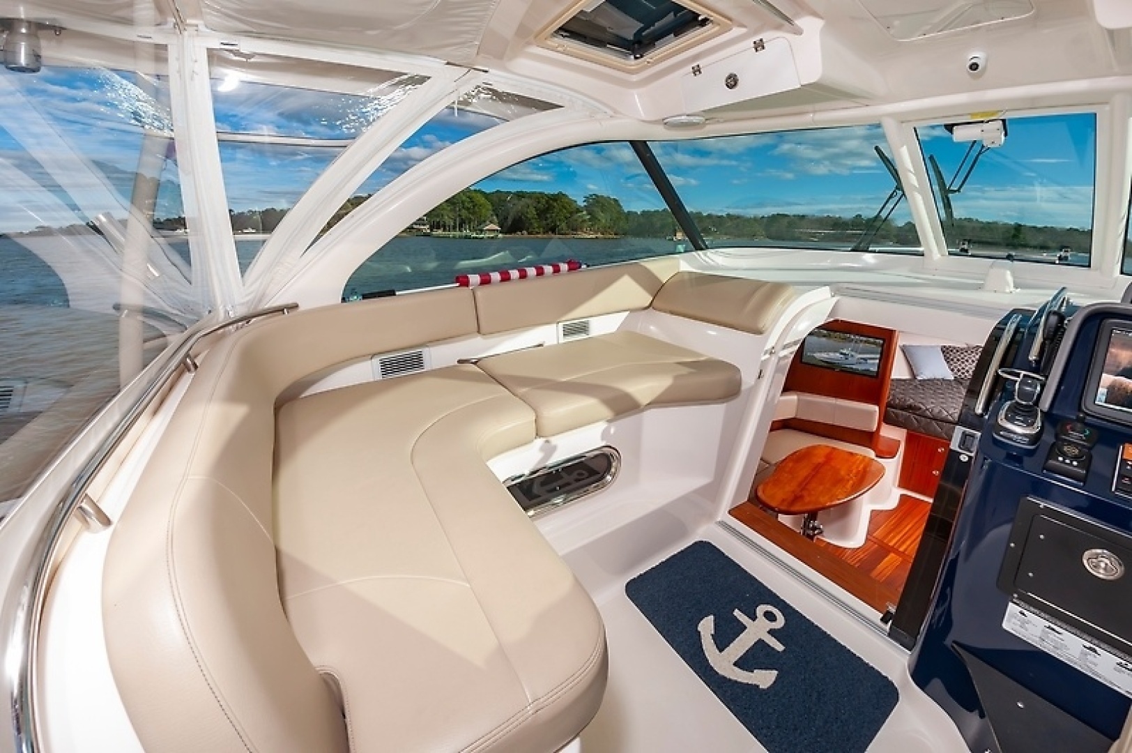 2015 Pursuit 385 OS - Image 16