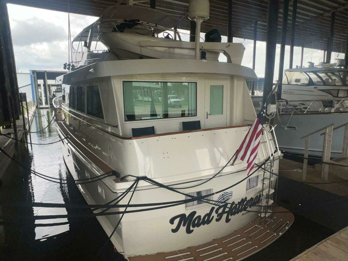 1988 Hatteras Motor Yacht - Image 4