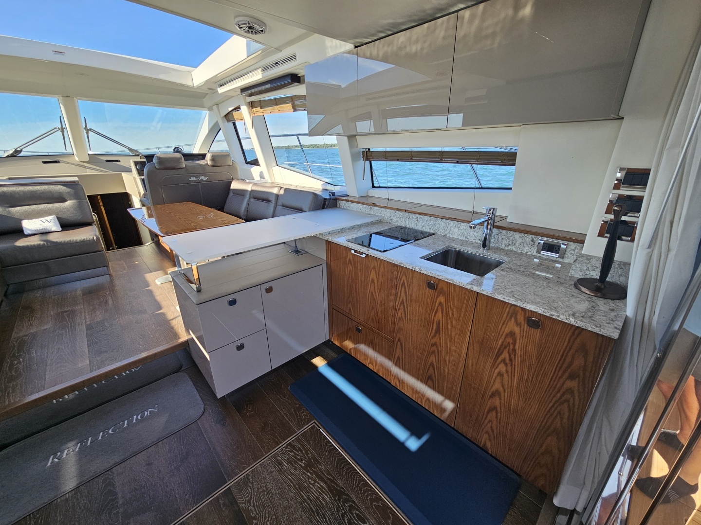 2019 Sea Ray 520 Sundancer - Image 25