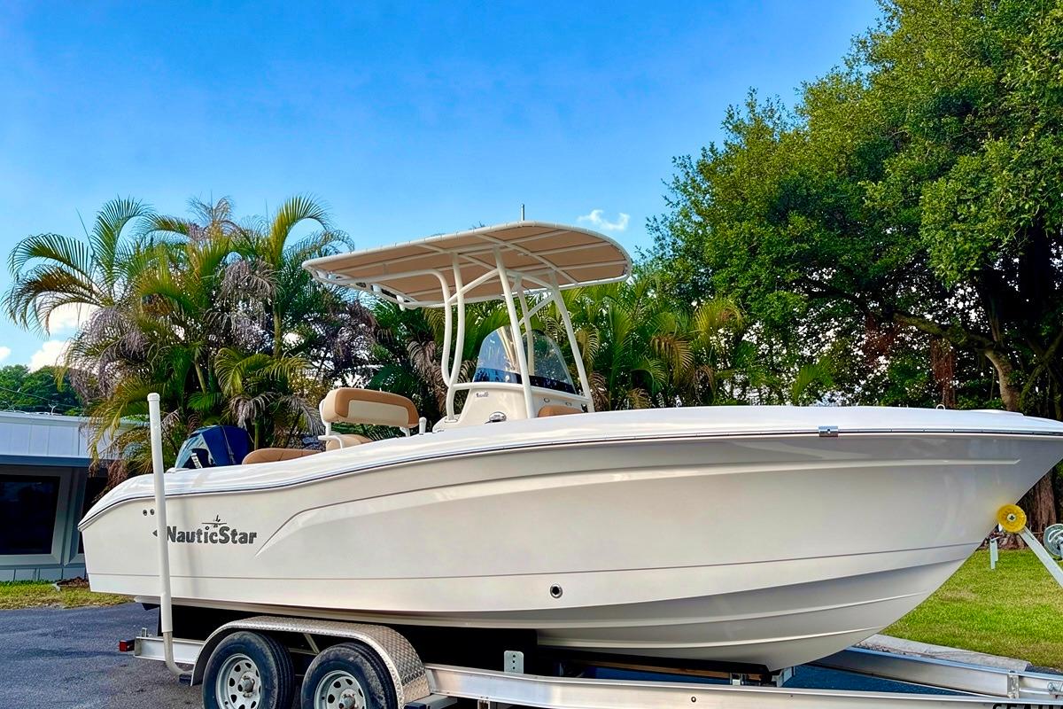 2024 NauticStar 222L Offshore