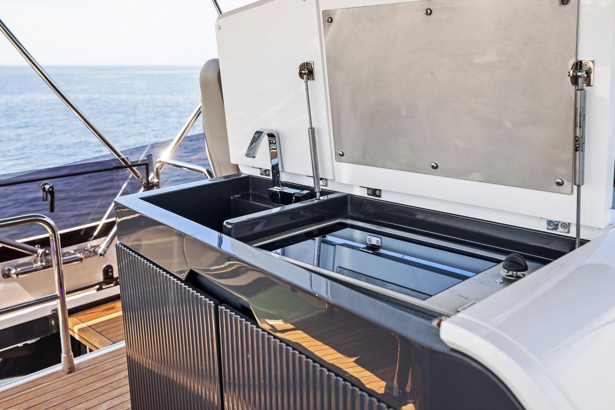 2024 Fairline Phantom 65 - 62