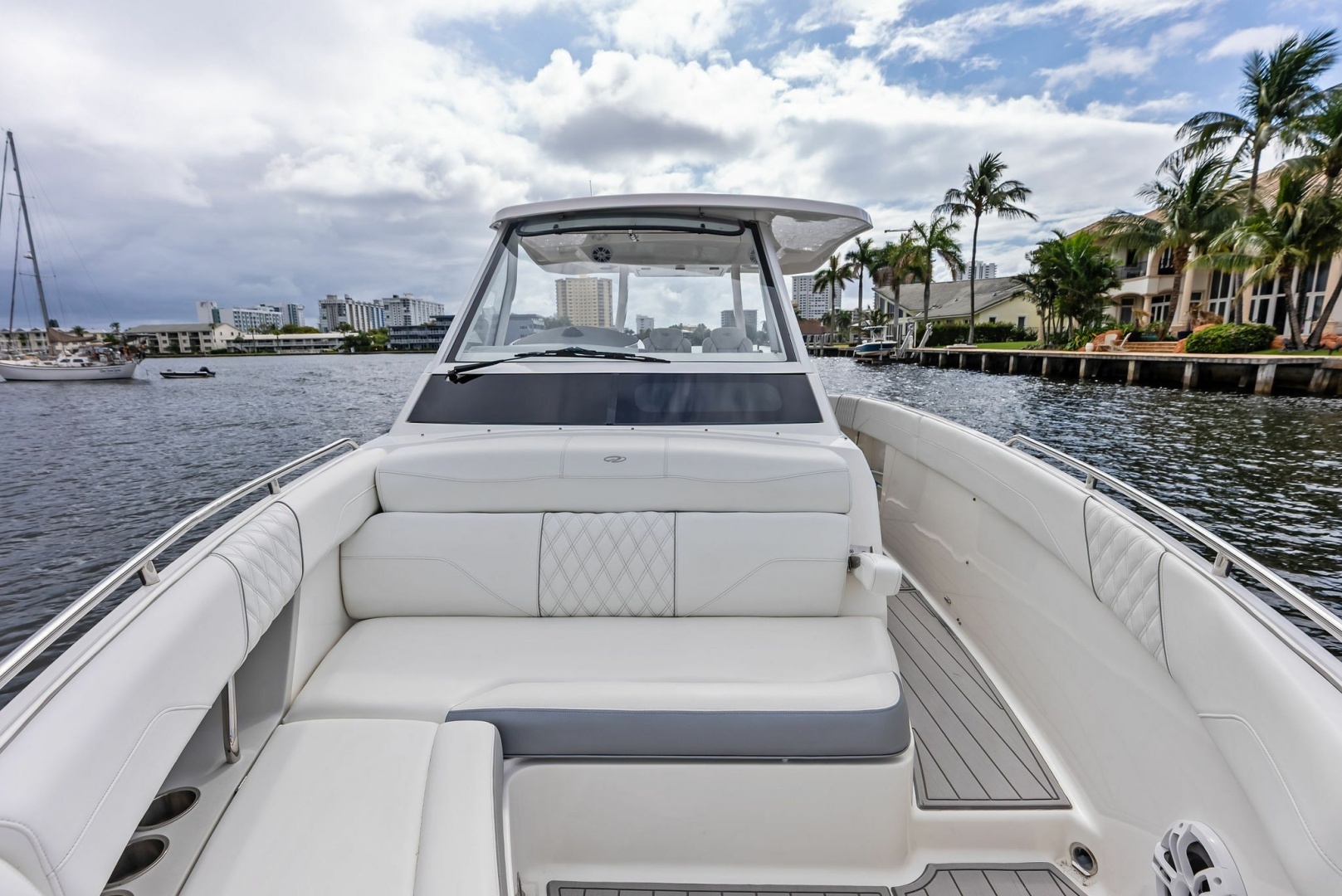 2022 Regal 33 SAV - Image 22
