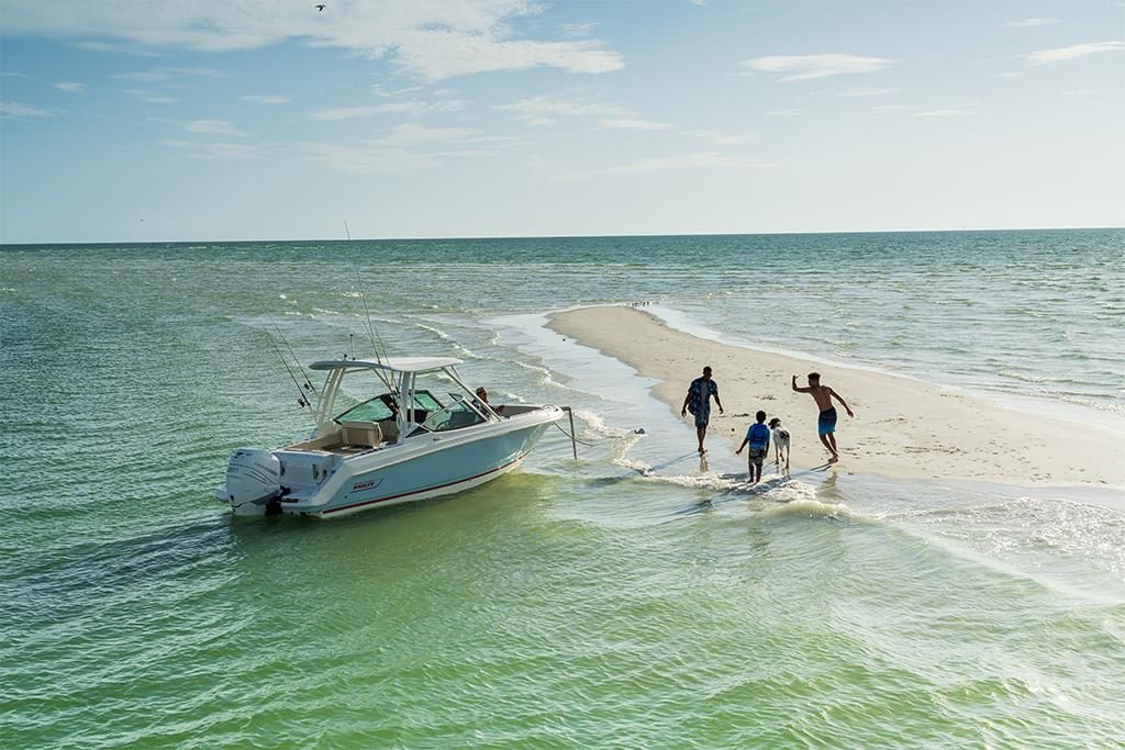 2023-Boston-Whaler-240-Vantage-MarineMax