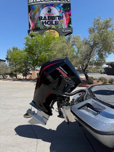2025 Ranger Z519R Cup-Equipped boat with powerful engine, parked near Rabbit Hole Casino sign.