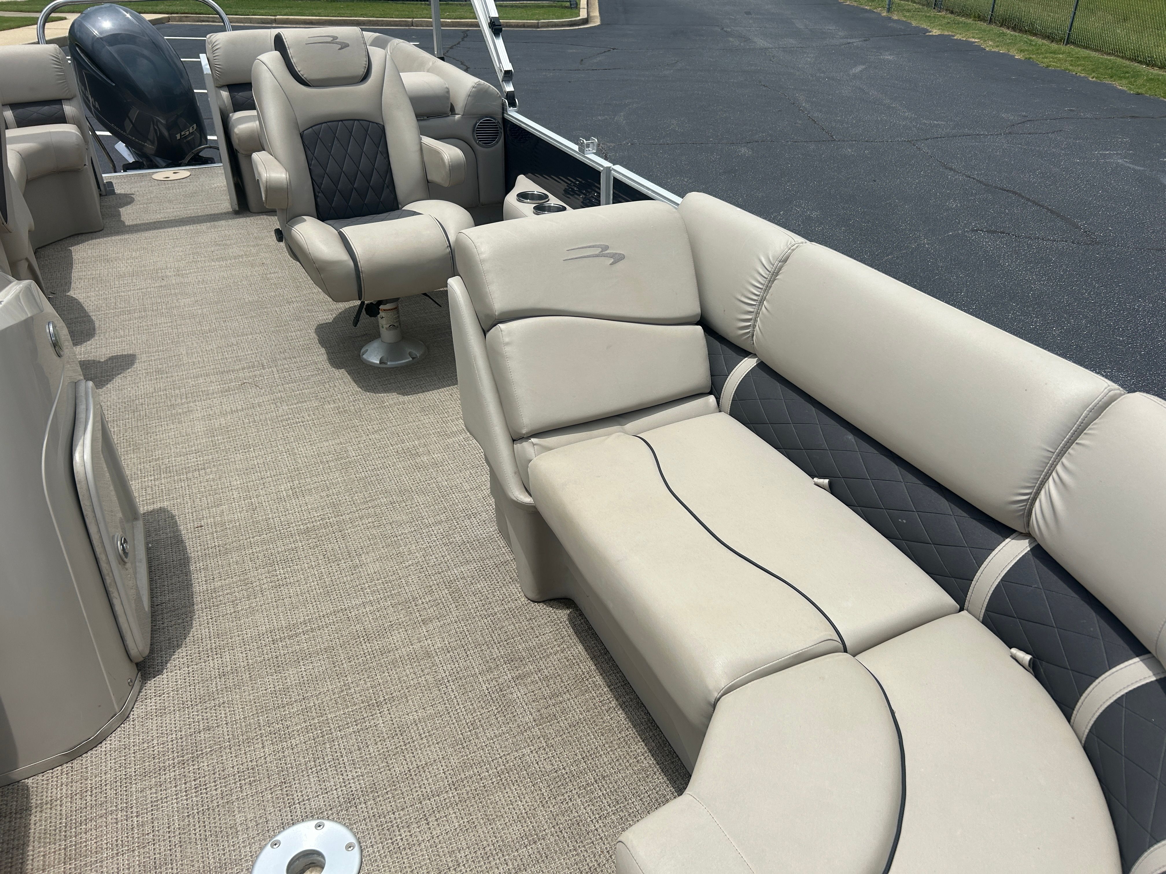 2019 Bennington SX22 Stern Radius - 21
