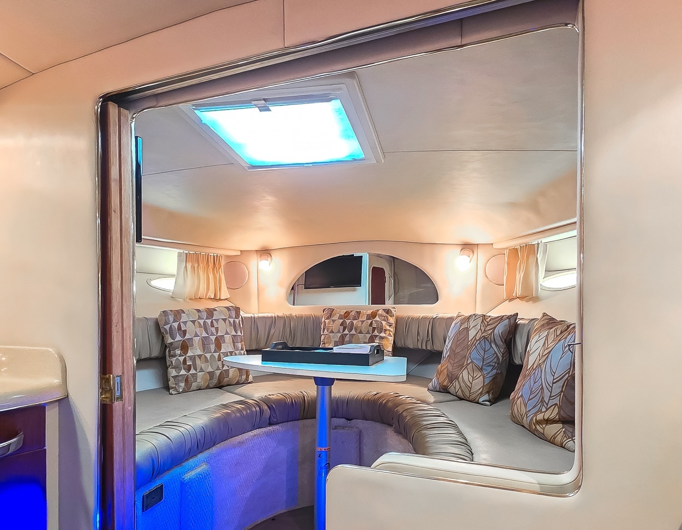 1998 Sea Ray 330 Express - Image 8