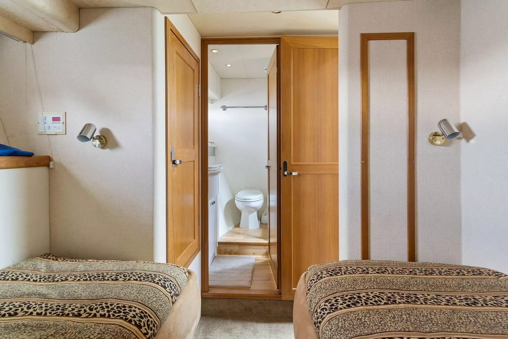 2000 Pacific Mariner 65 Motoryacht - Image 40