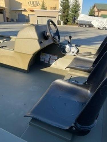 2024 Tracker Grizzly 1754 SC boat interior with steering console and seating.