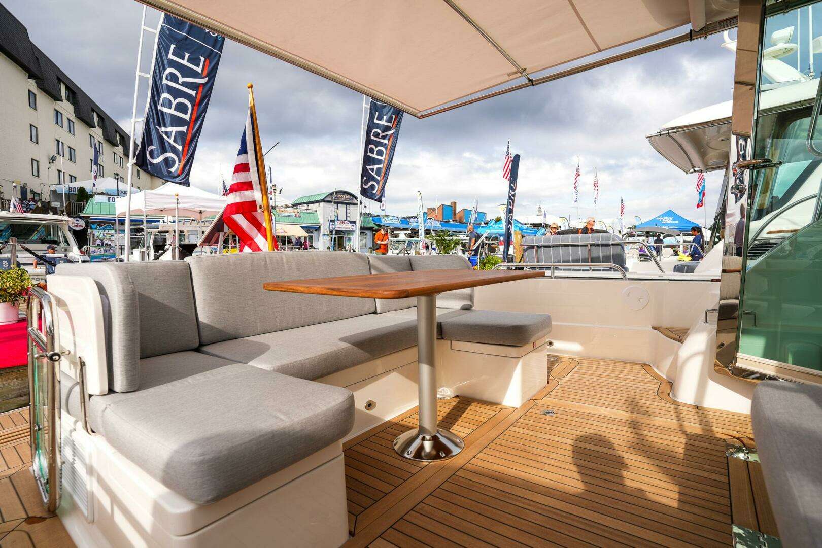 2027 Sabre 45 Salon Express - Image 16