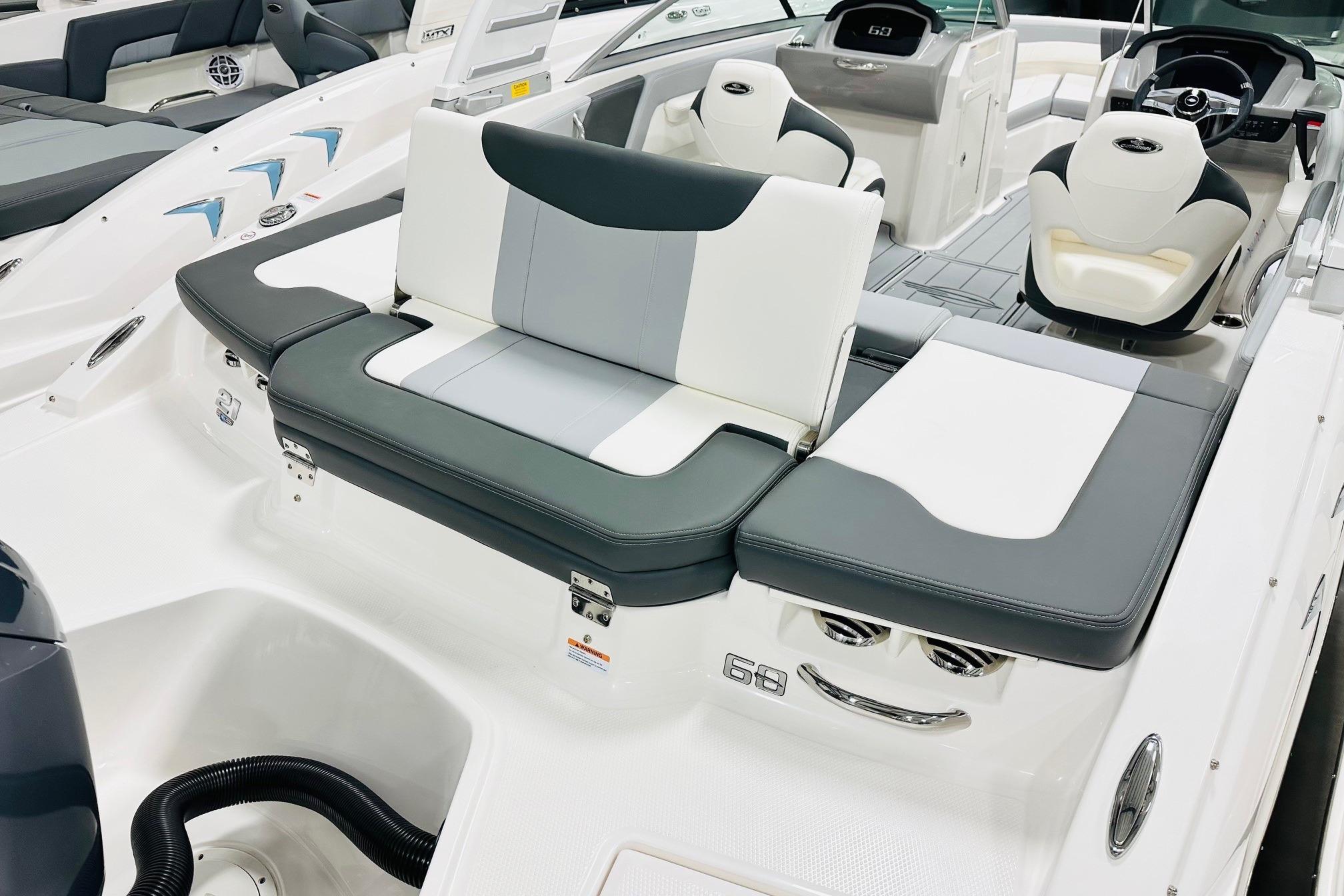 2025 Chaparral 21 SSi OB boat interior with stylish seating and modern dashboard.