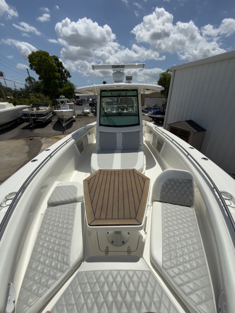 2016 Boston Whaler 350 Outrage - Image 11