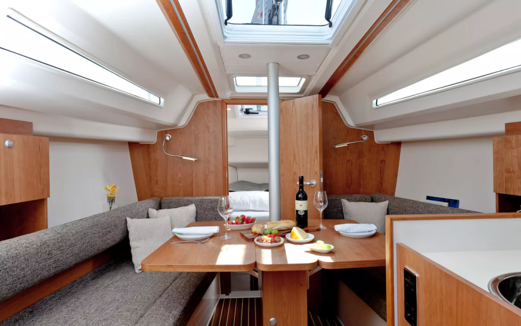 2025 Hanse 315 - Image 28