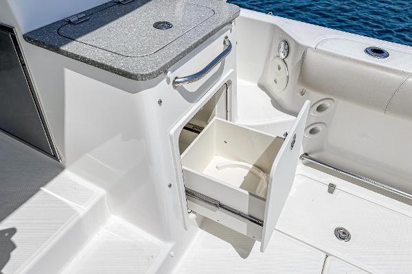 2020 Boston Whaler 345 Conquest - 37