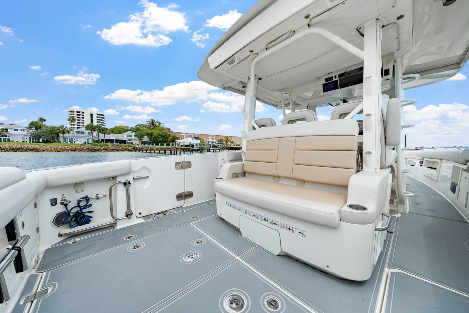 2018 Boston Whaler 380 Outrage - Image 22