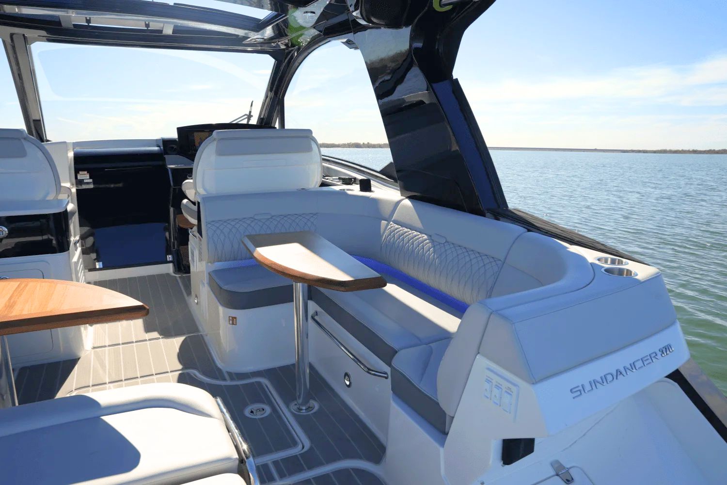 2025 Sea Ray Sundancer 370 - 18
