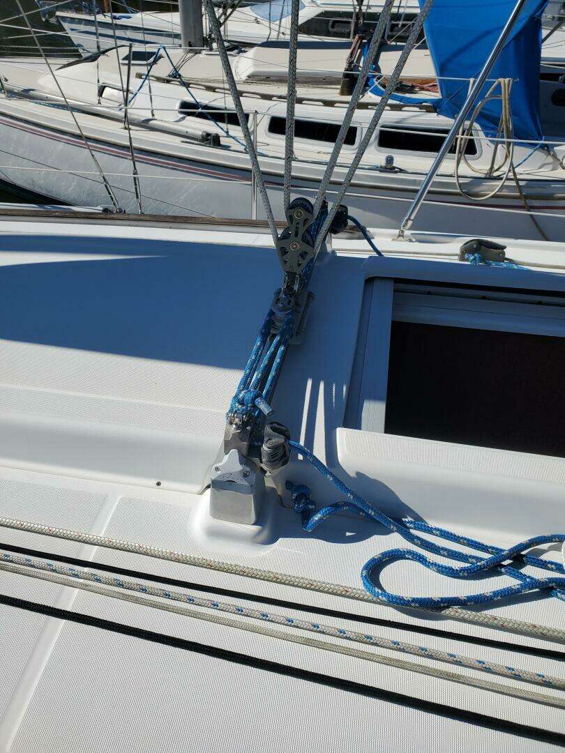 2011 Beneteau Oceanis 34 - Image 13
