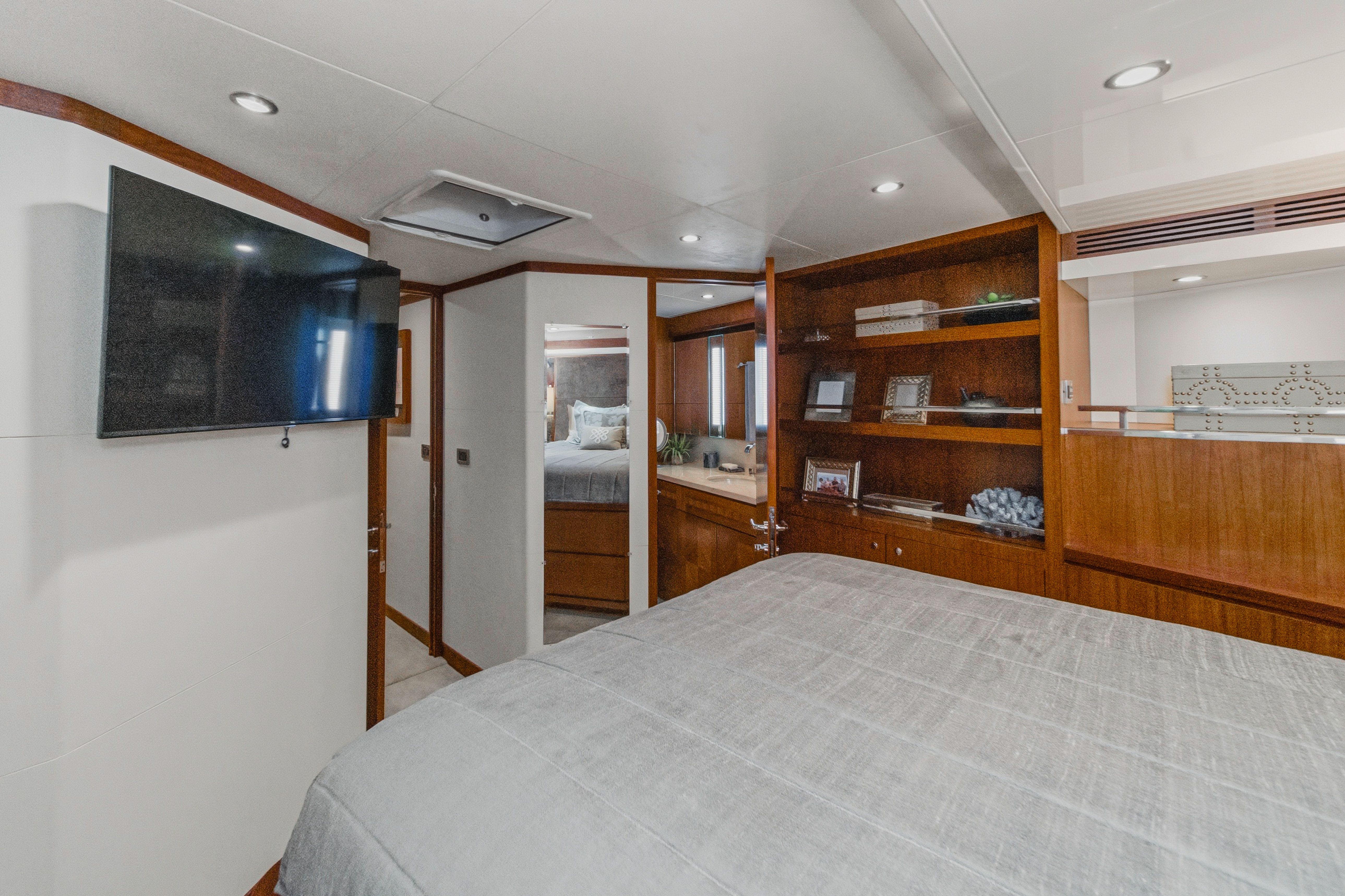 2015 Ocean Alexander 90 Skylounge Motoryacht - 96
