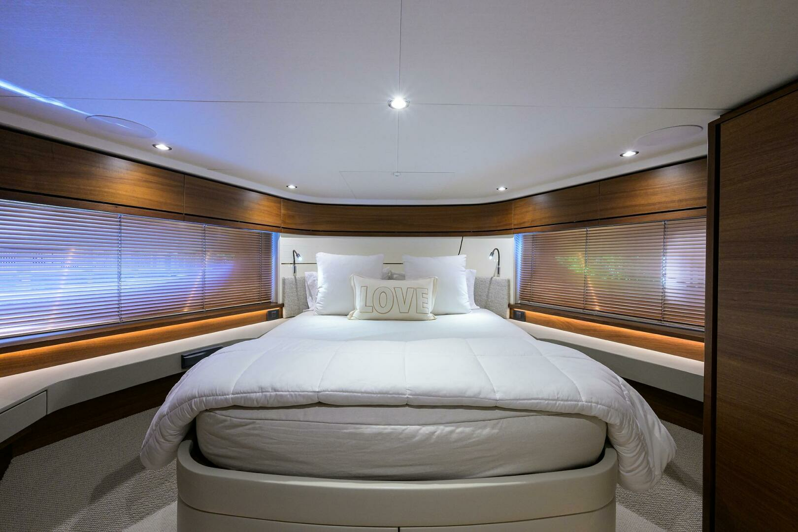2021 Princess F70 - Image 51