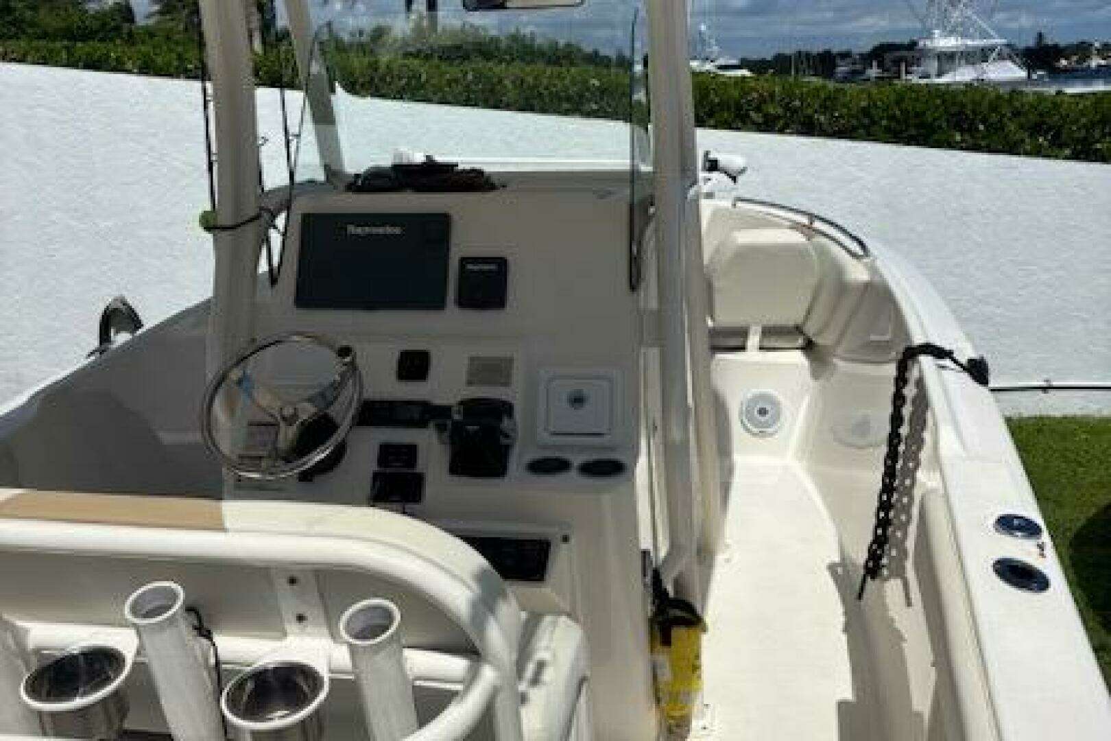 2018 Century 2600 Center Console - Image 11