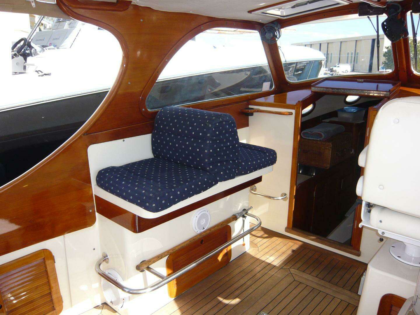 1998 Hinckley 36 Classic - Image 12