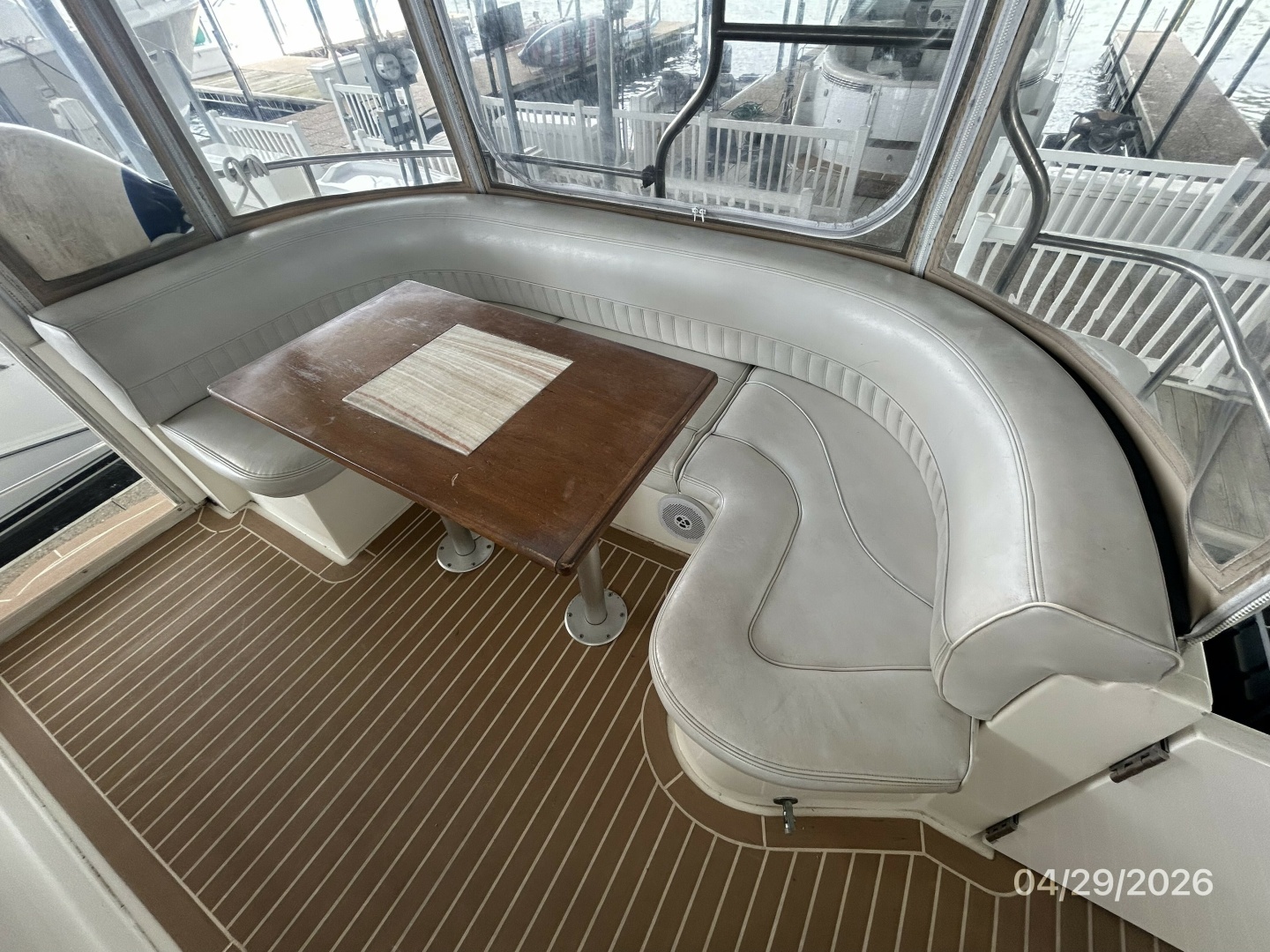 2000 Cruisers Yachts 4450 - Image 29