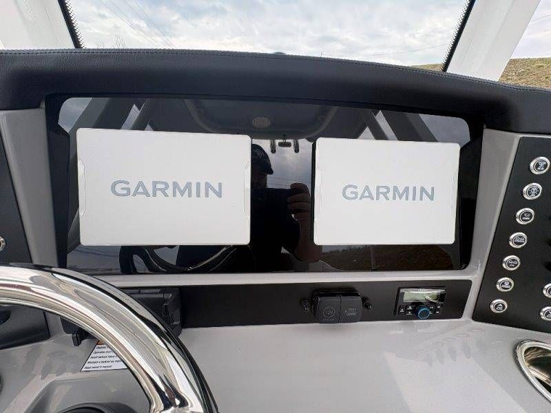 2026 Robalo 246 Cayman - 74
