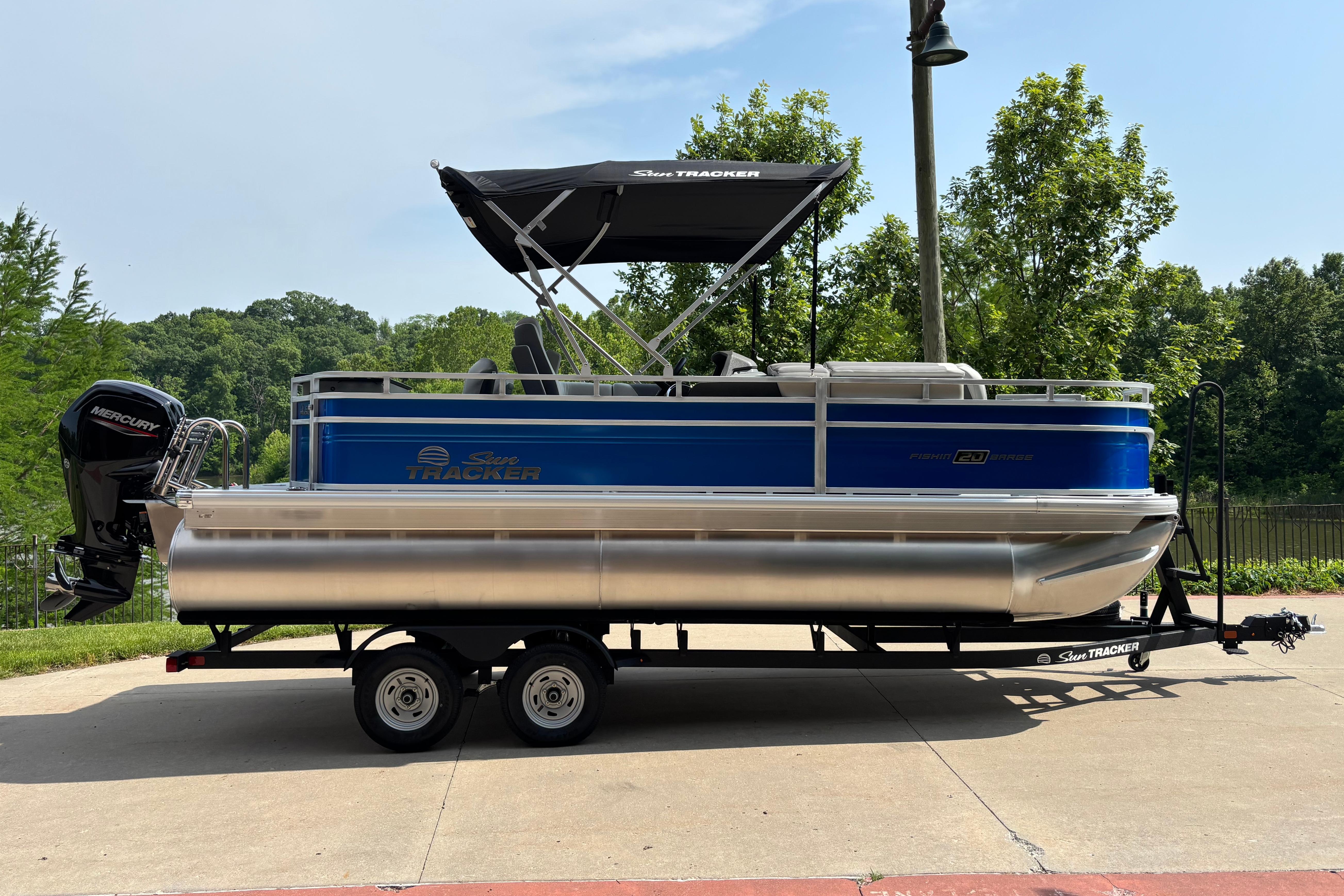 2026 Sun Tracker Fishin' Barge 20 DLX