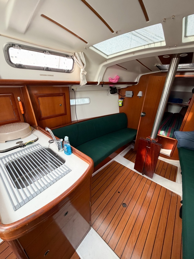 2007 Beneteau 323 - Image 13