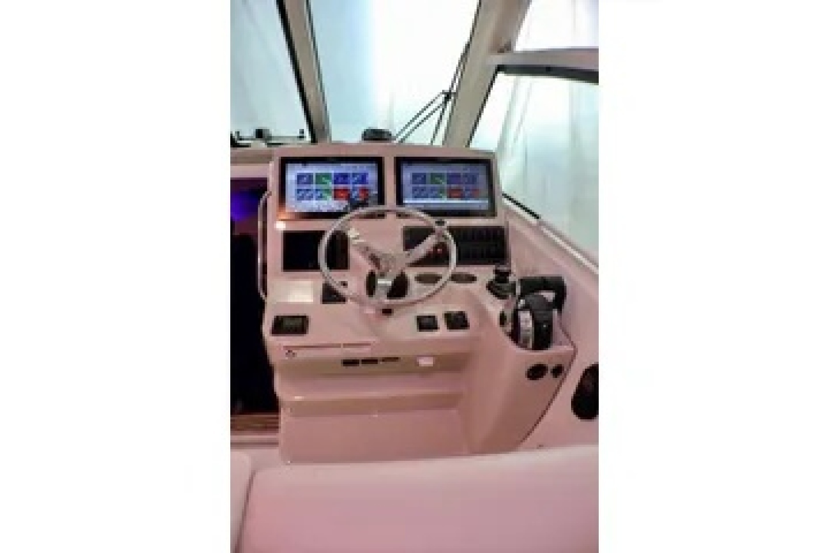 2020 Boston Whaler Conquest - Image 8