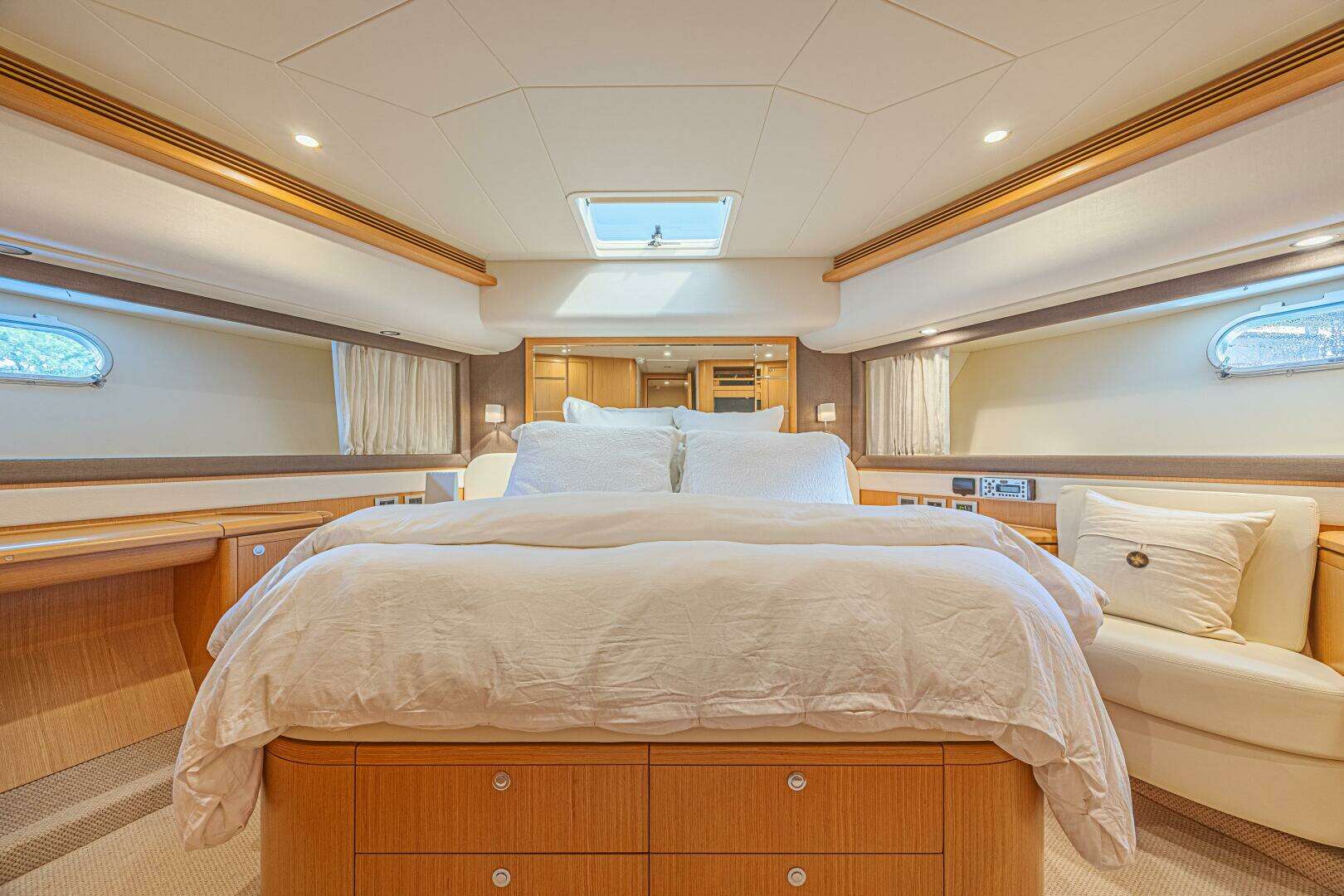 2011 Ferretti Yachts 830 - Image 69