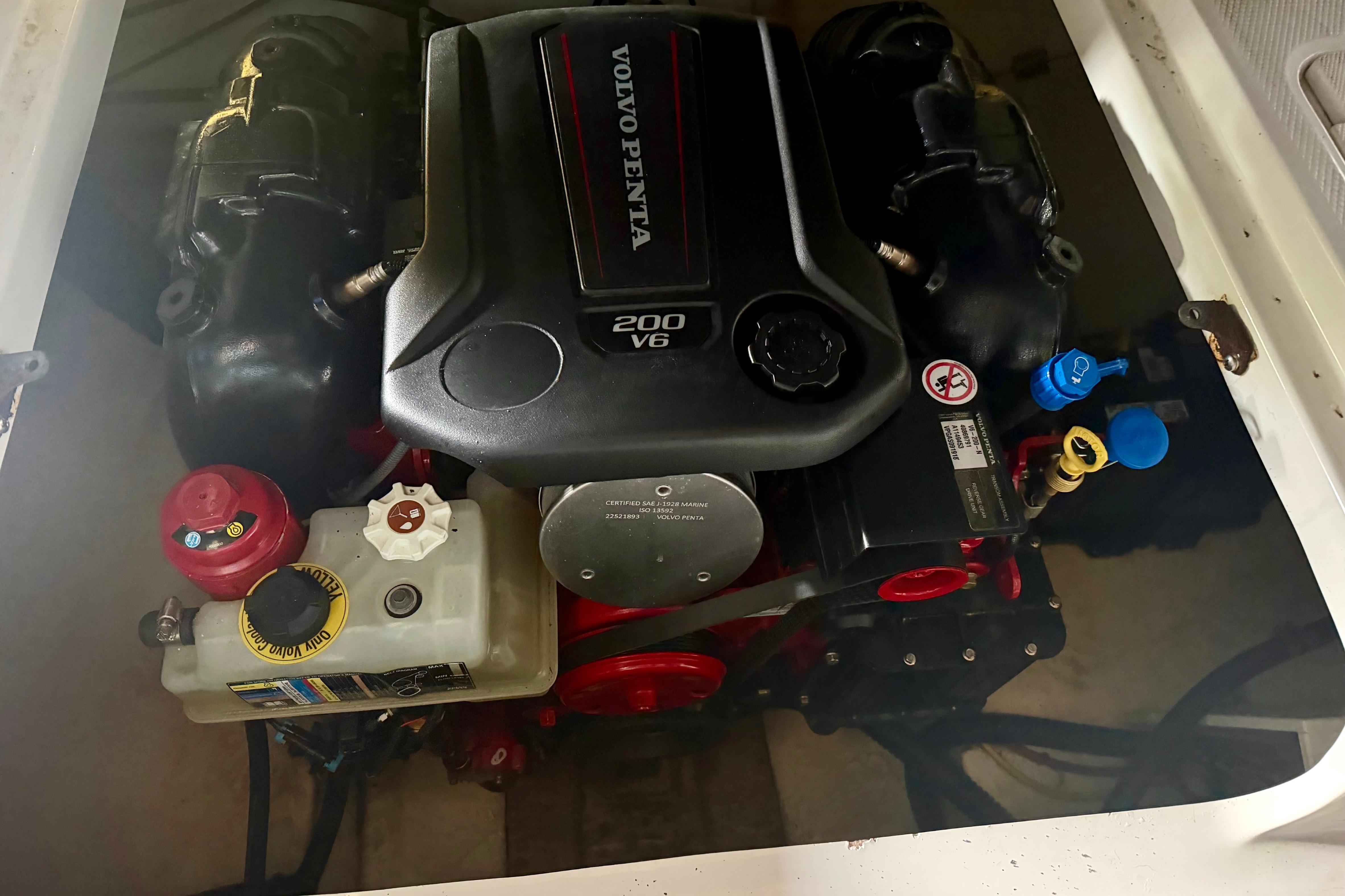 Volvo Penta 200 V6 engine in 2018 Chaparral 21 H2O Sport boat.