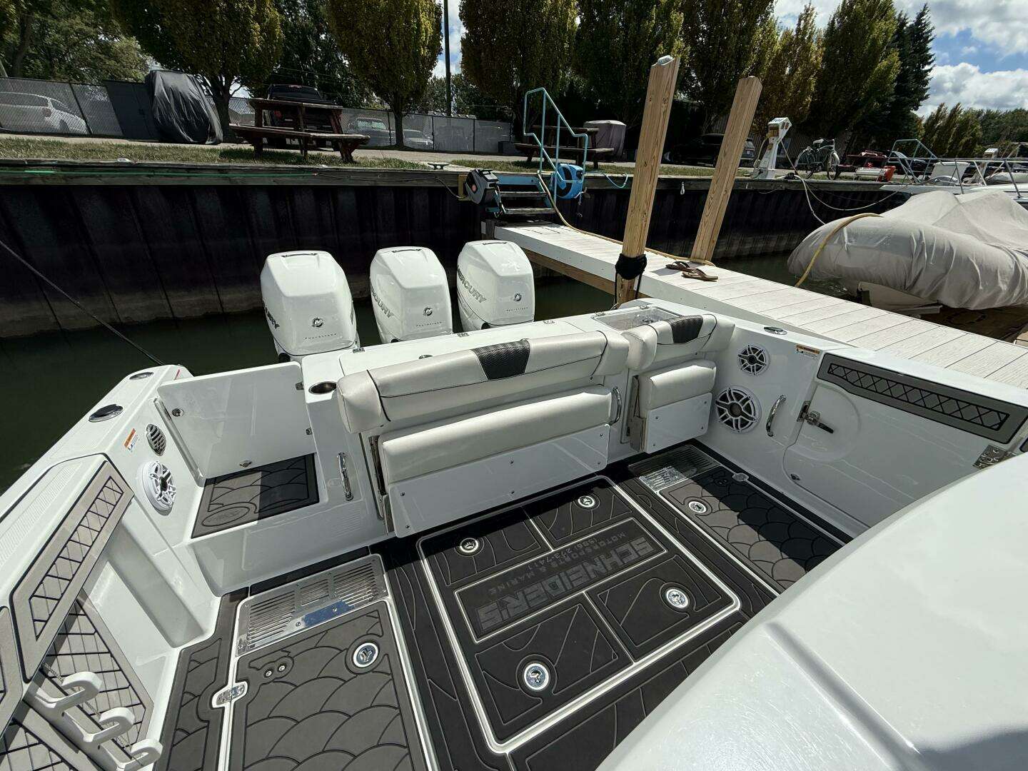 2022 Wellcraft 352 Fisherman - Image 6