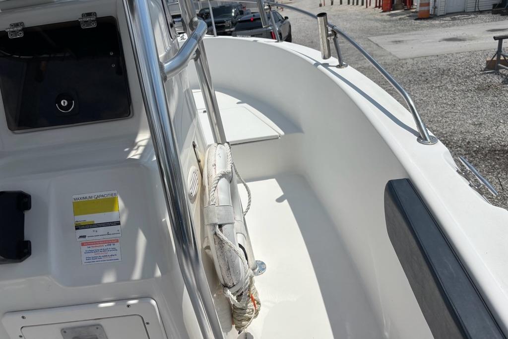 2002 Seaswirl Striper 2101 Center Console O/B boat interior with safety equipment.
