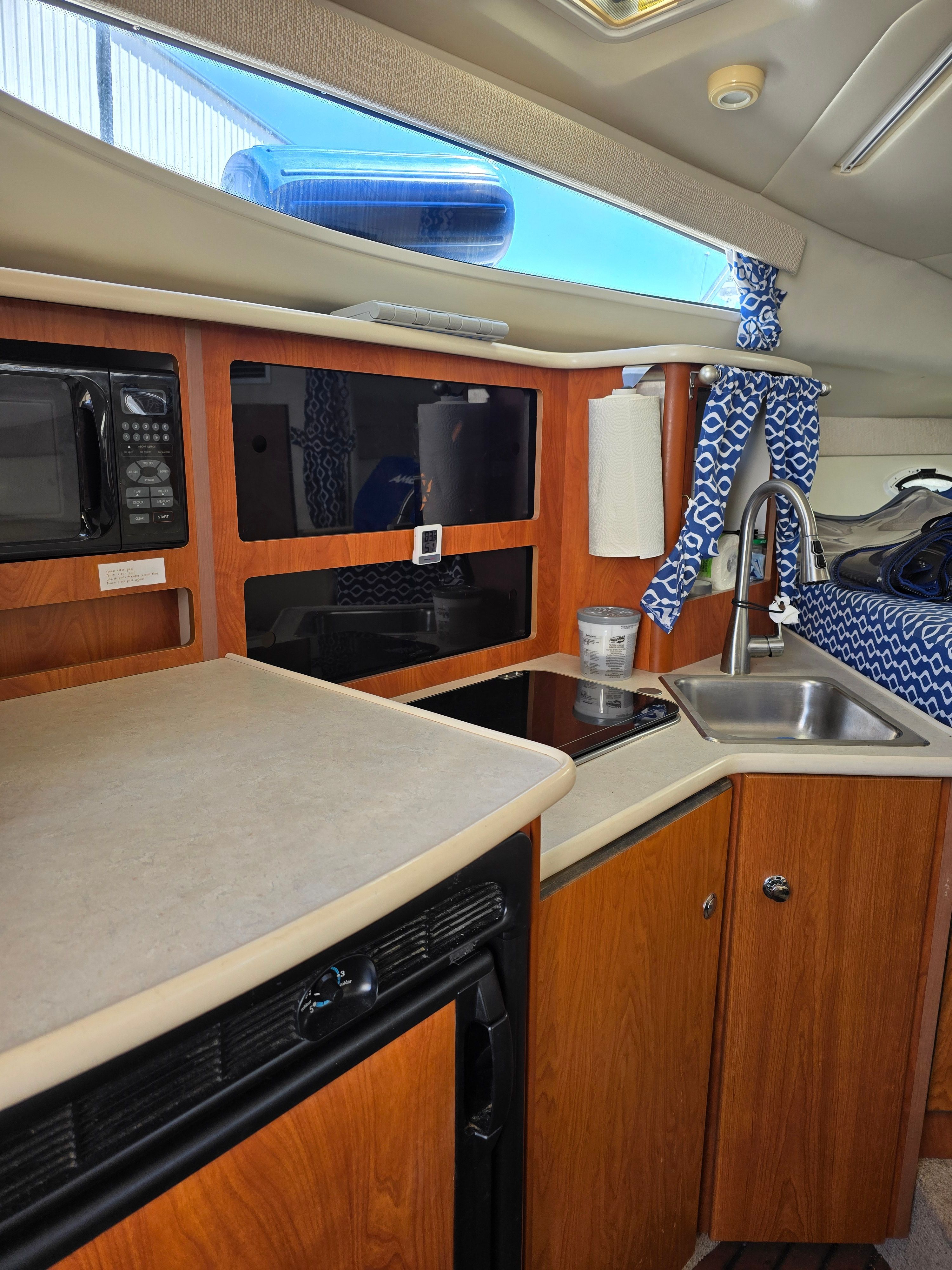 2004 Bayliner 305SB - 14