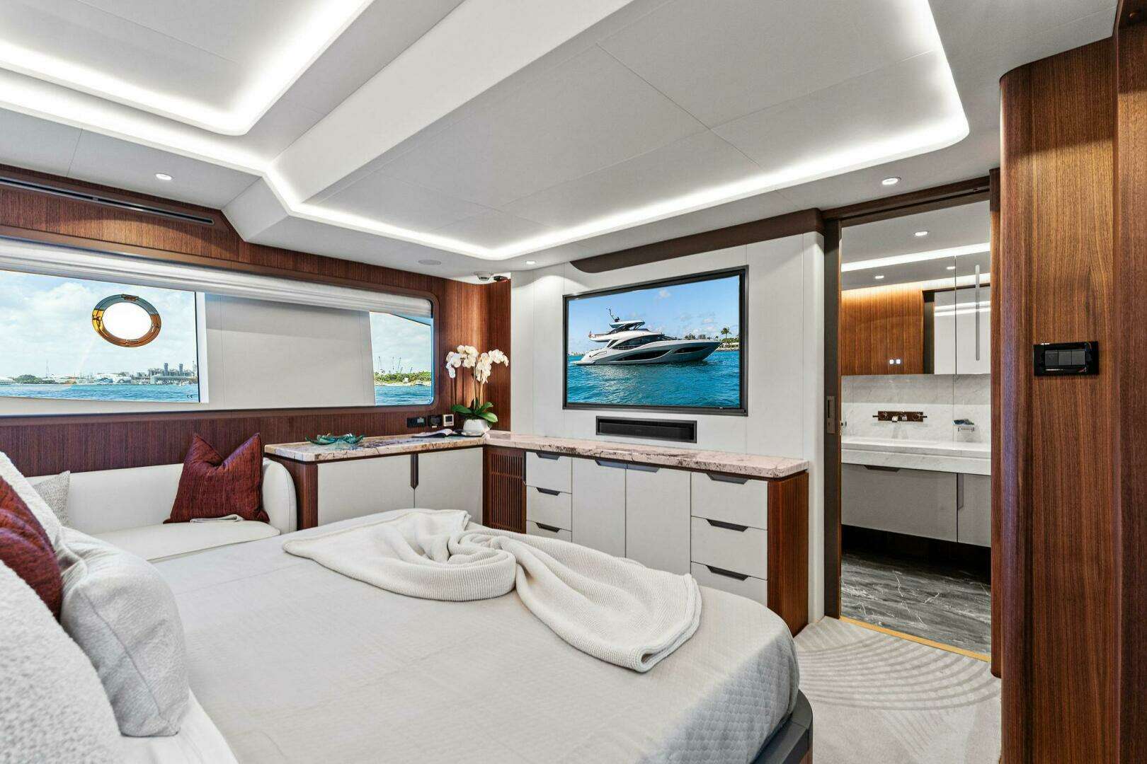 2024 Aquitalia Yachts Flybridge - Image 33