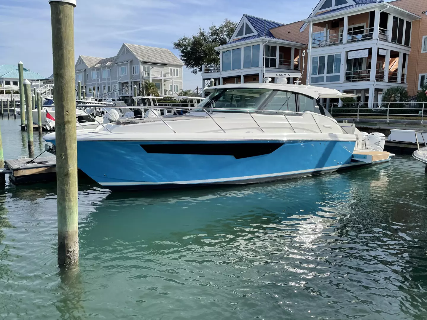 2021 Tiara Yachts 43 LE - Image 3