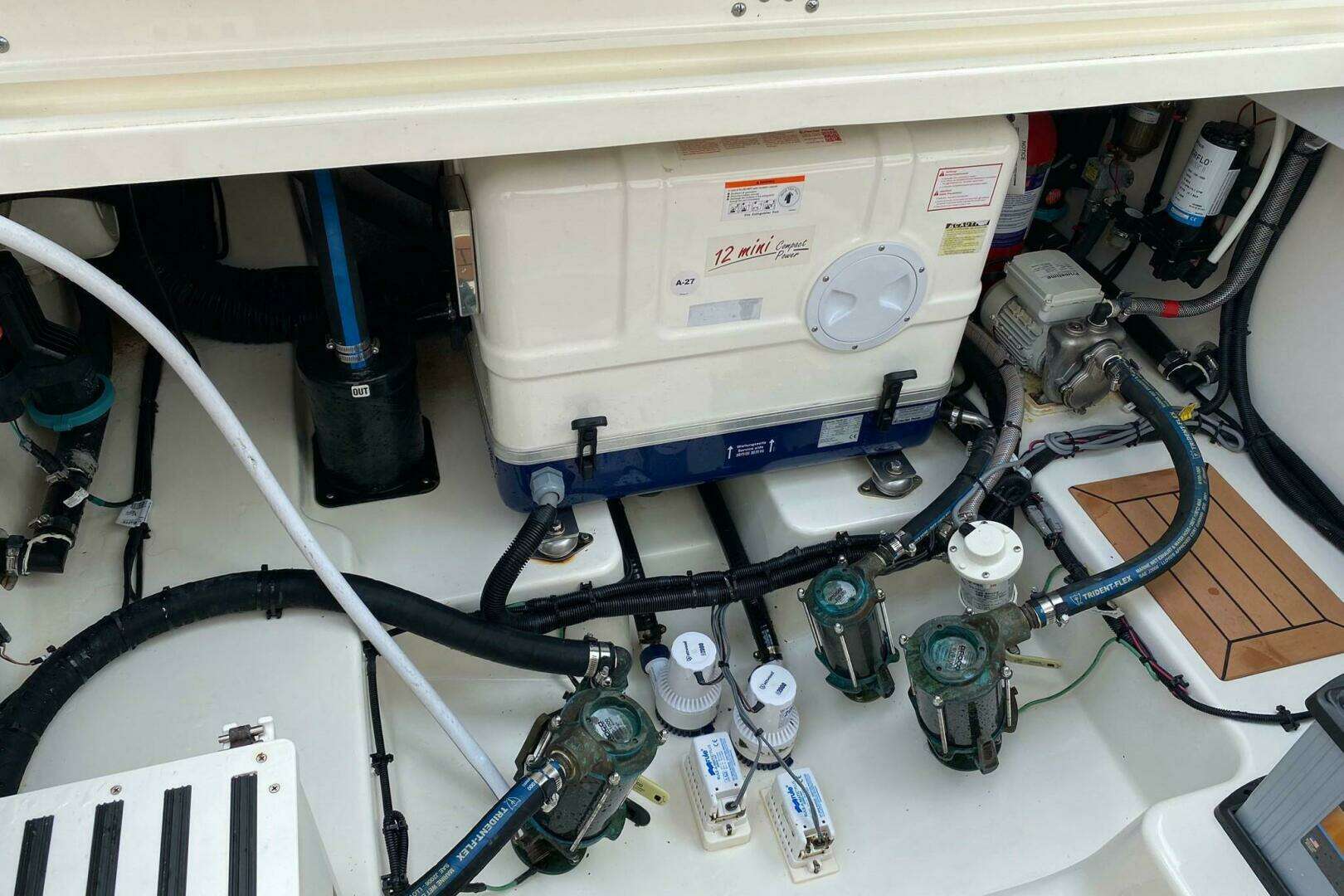 2022 Boston Whaler Conquest 405 - Image 28