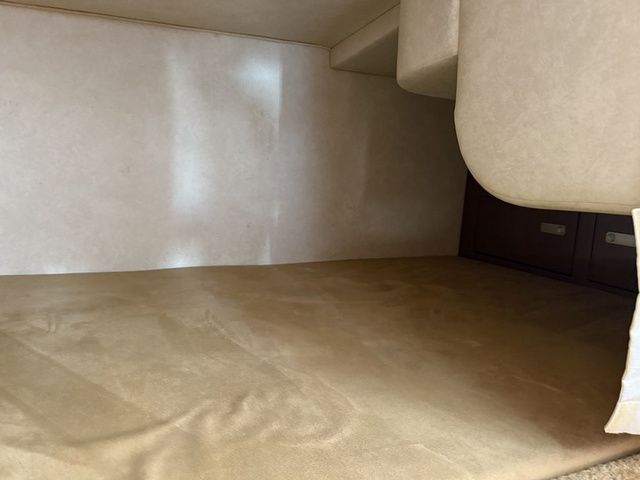 2010 Sea Ray Sundancer 310 - 13