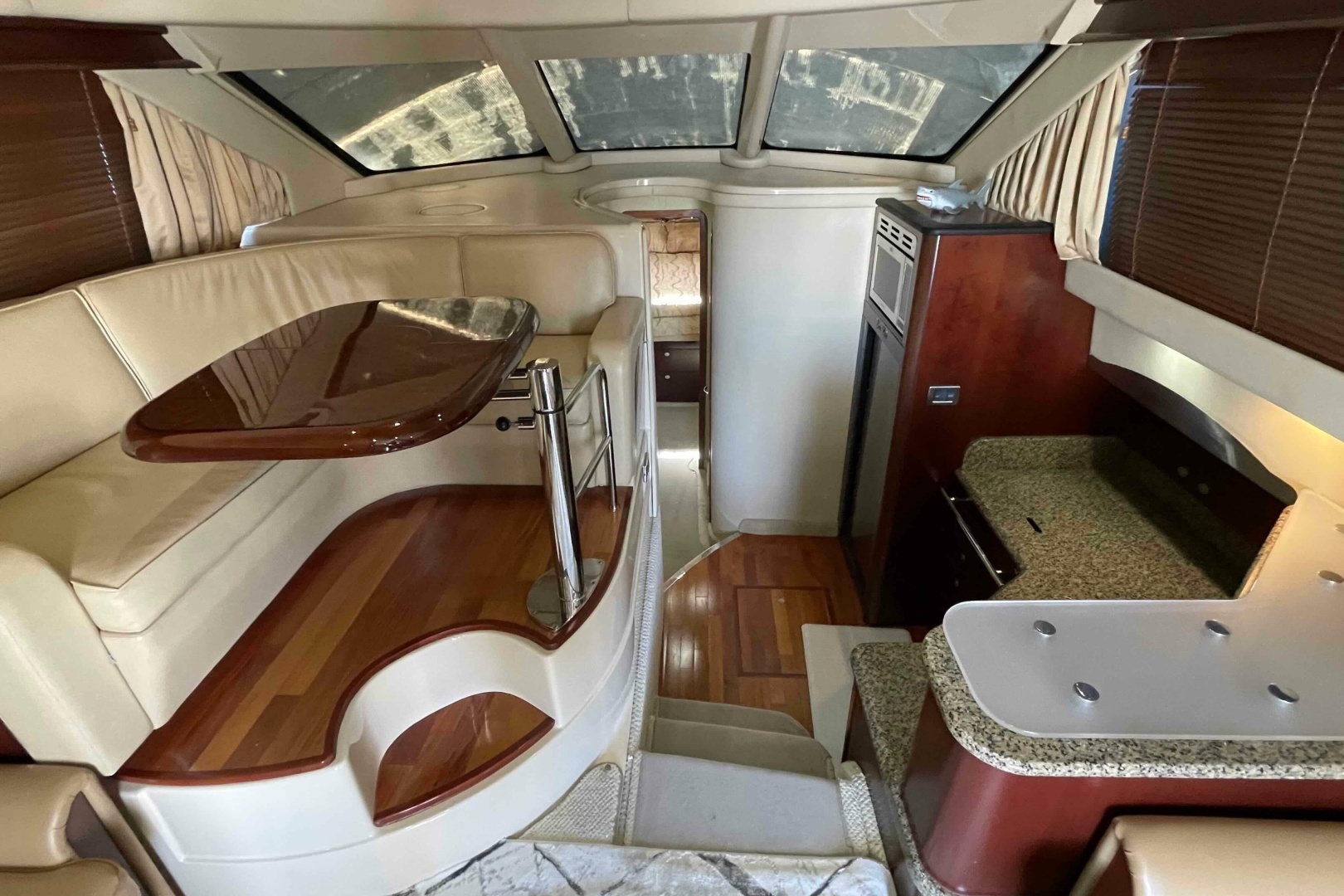 2005 Sea Ray 420 Sedan Bridge - Image 11